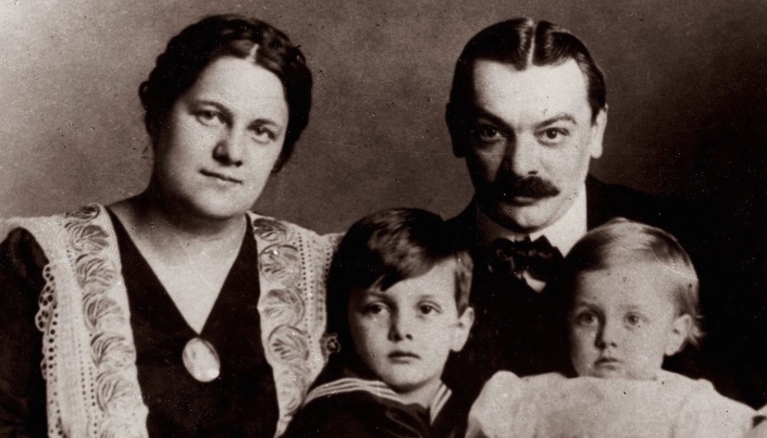 Editha und Koloman Moser mit den Söhnen Karl und Dietrich